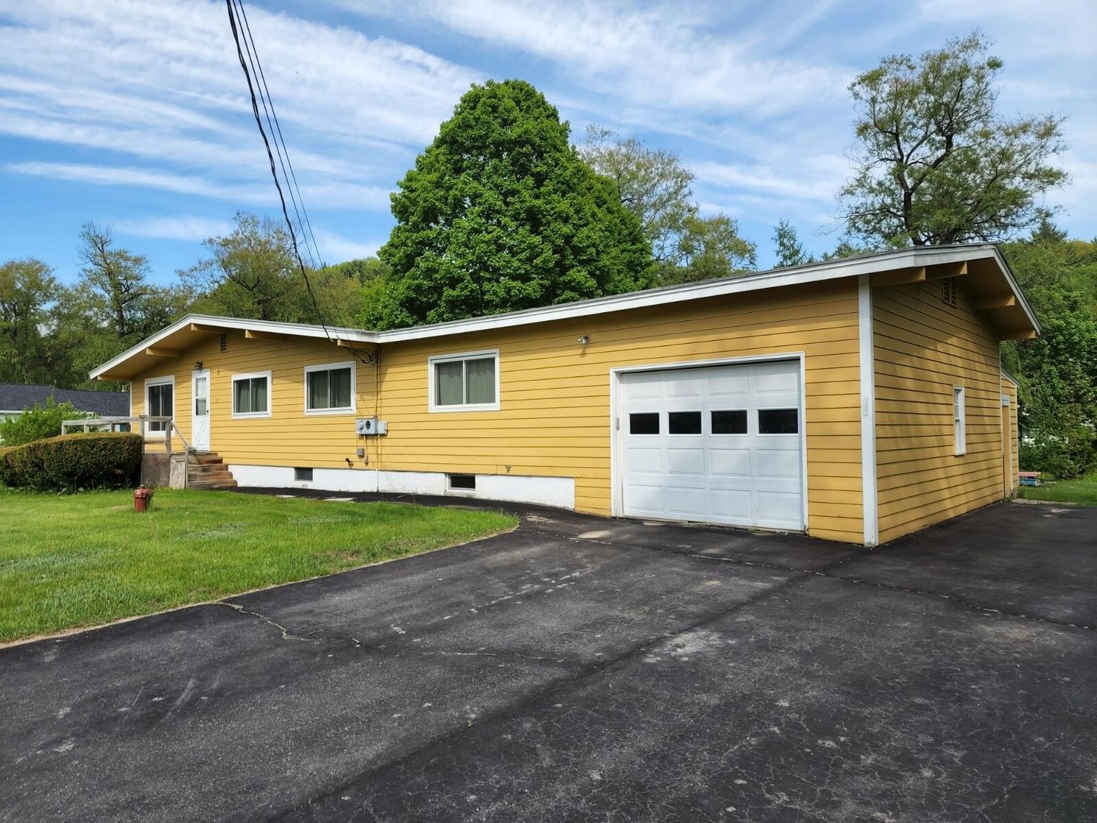 Property Photo:  15 Coach Road  NH 03249 