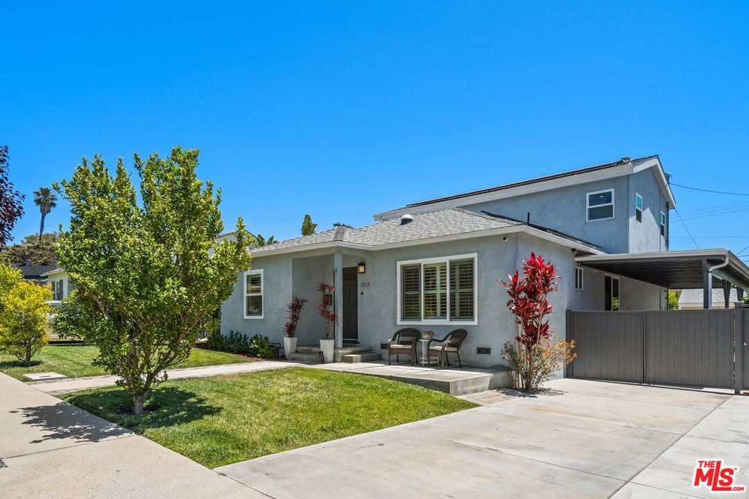 Property Photo:  12718   Woodgreen St  CA 90066