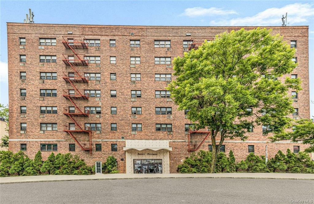 Property Photo:  1122 Yonkers Avenue 3C  NY 10704 