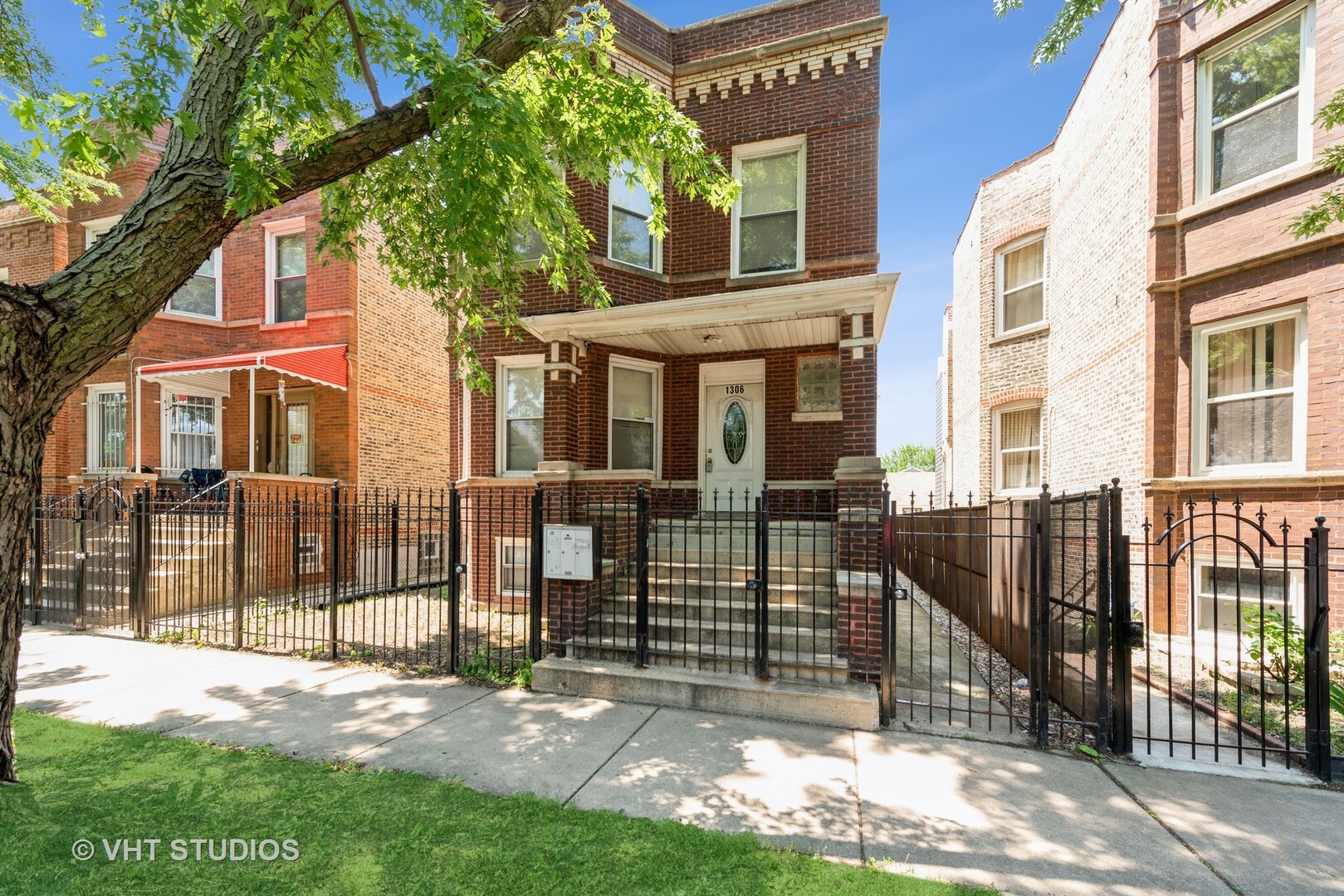 Property Photo: 1306 N Springfield Avenue IL 60651