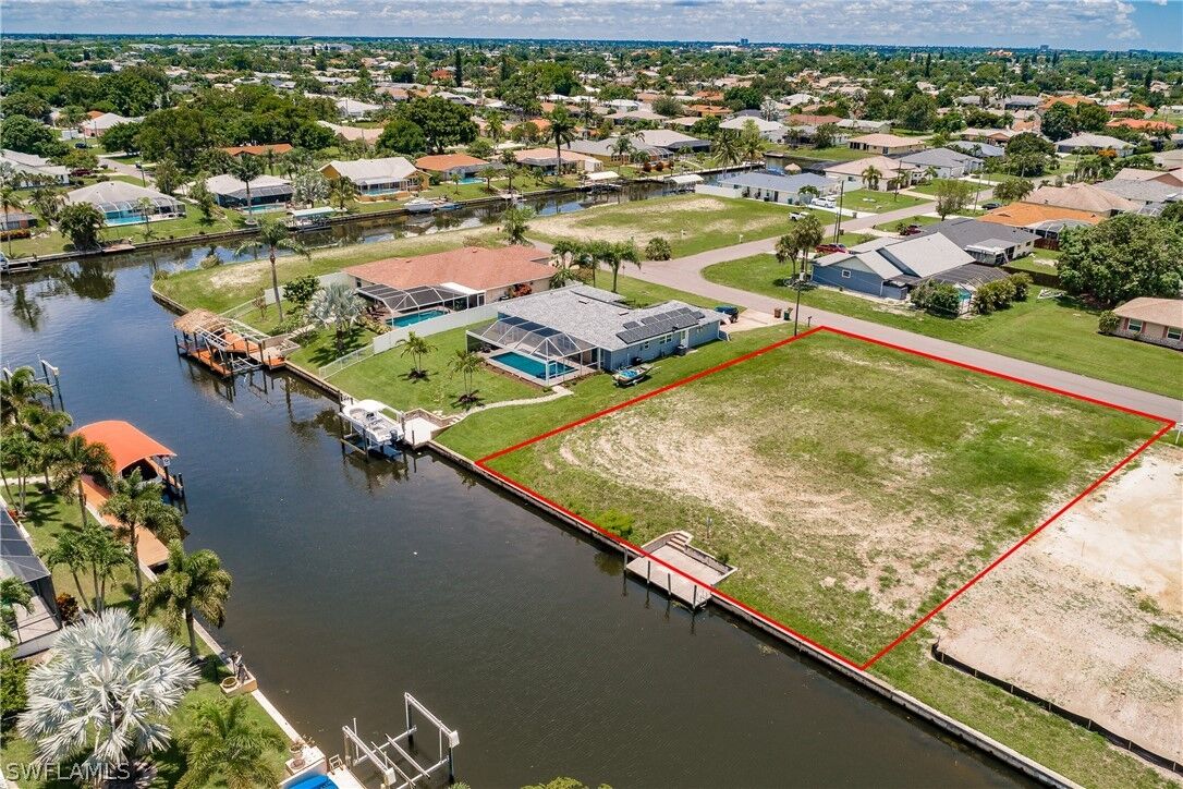 Property Photo: 1015 SE 15th Street FL 33990