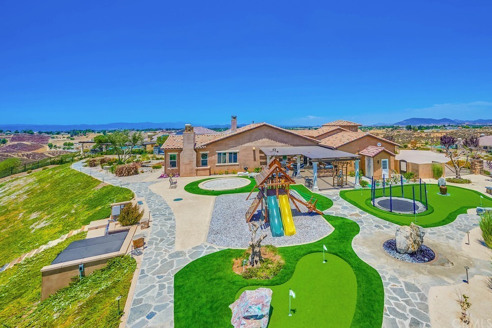 Property Photo: 42009 Knoll Vista Lane CA 92592