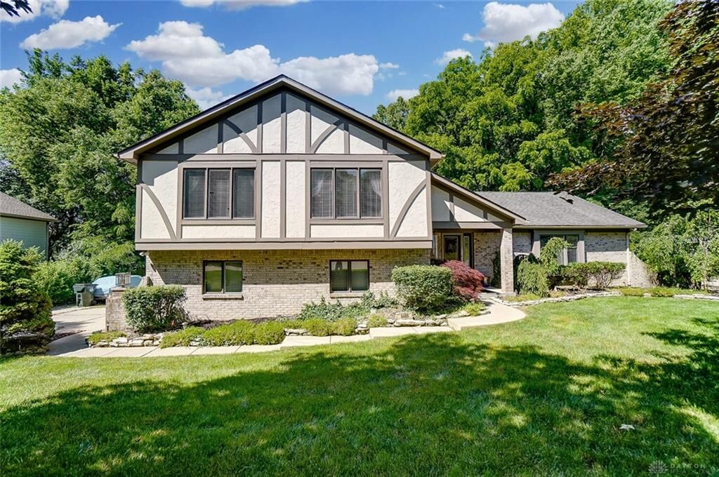 Property Photo: 6465 Landsend Court OH 45414