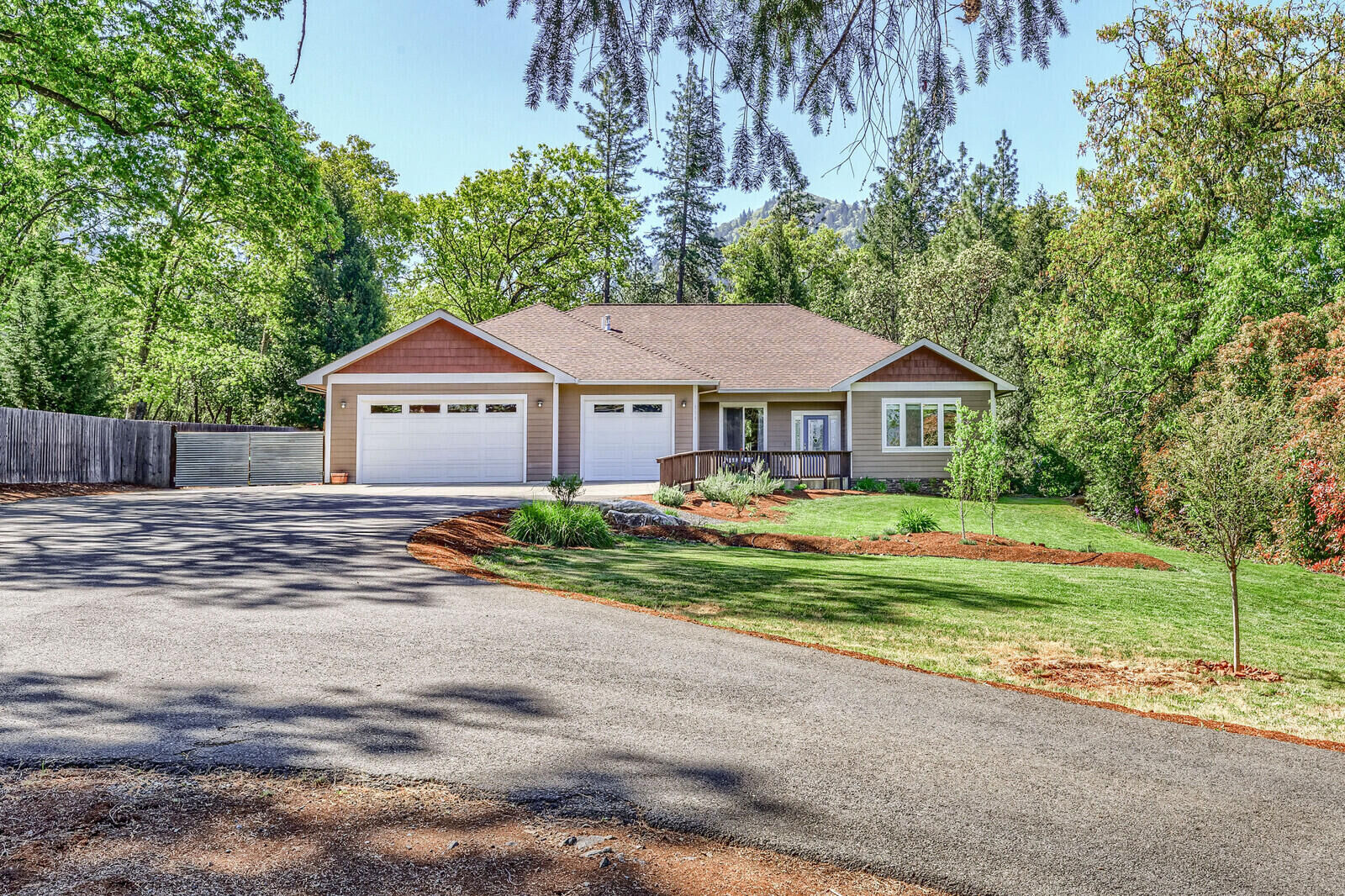 Property Photo:  315 Summit Loop  OR 97527 