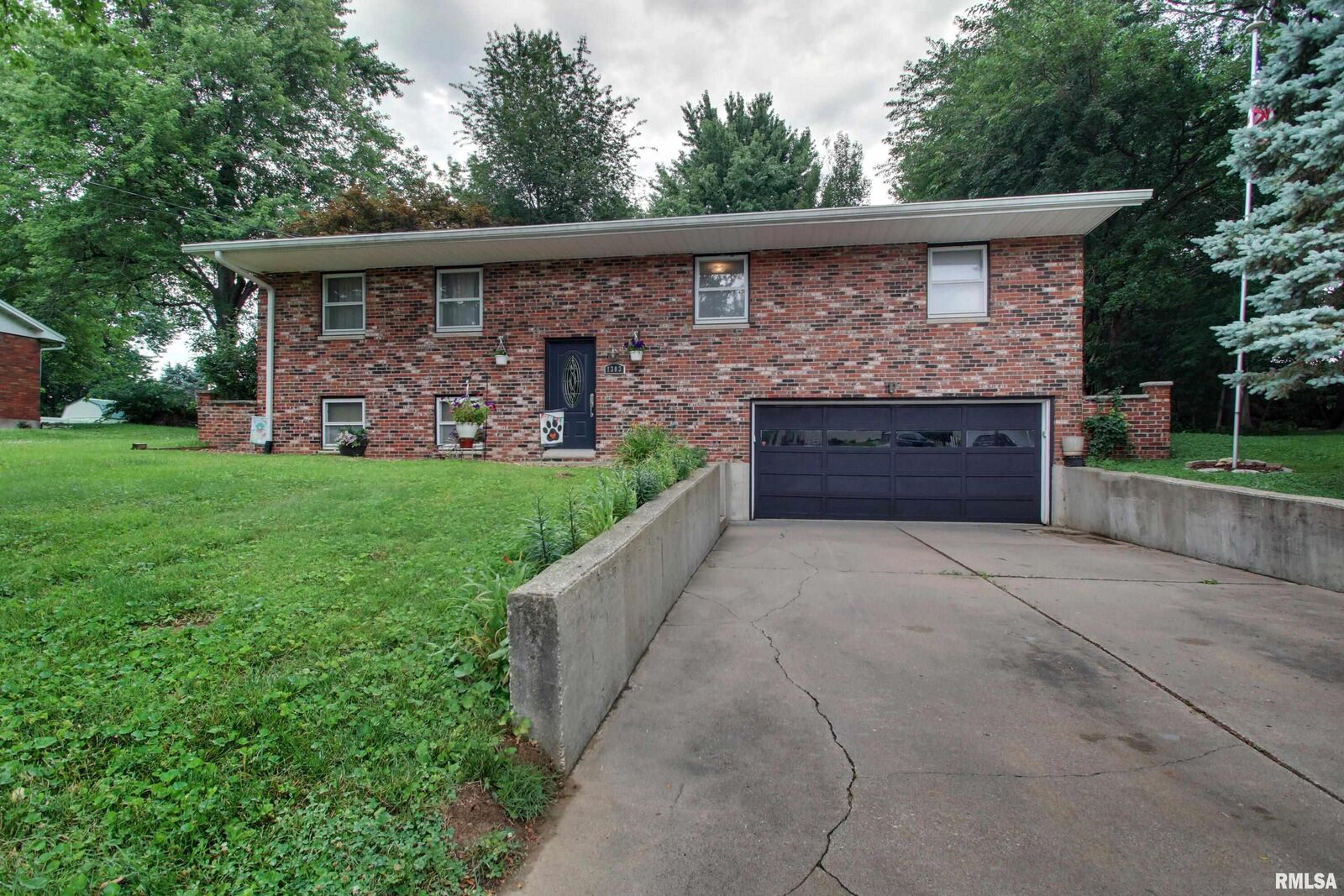 Property Photo: 1303 Spring Lake Corners IL 62305