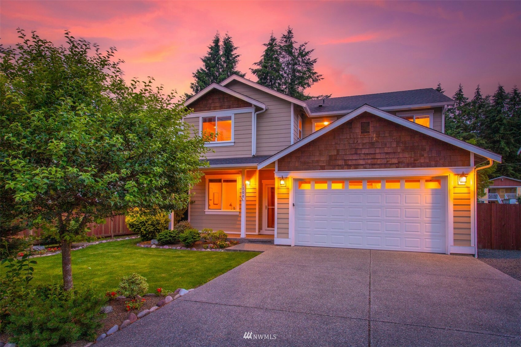 Property Photo:  1108 W Orchard Avenue  WA 98290 