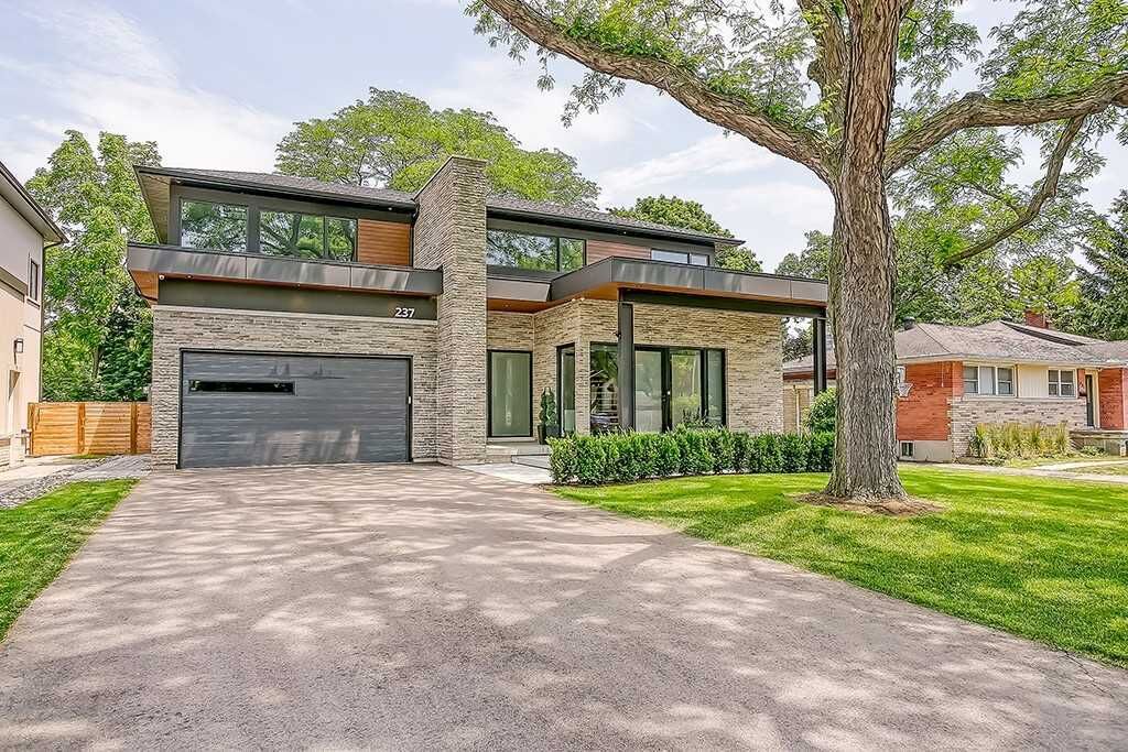 Home for sale in Oakville 237 Weldon Ave, Oakville, ON L6K2H9