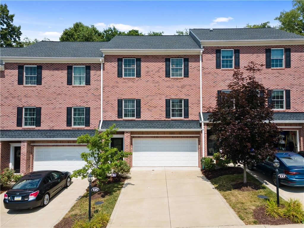 Property Photo: 135 Lenox Dr PA 15126