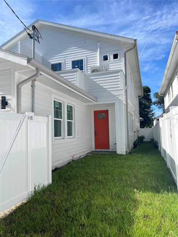 Property Photo: 611 24th Avenue N FL 33704