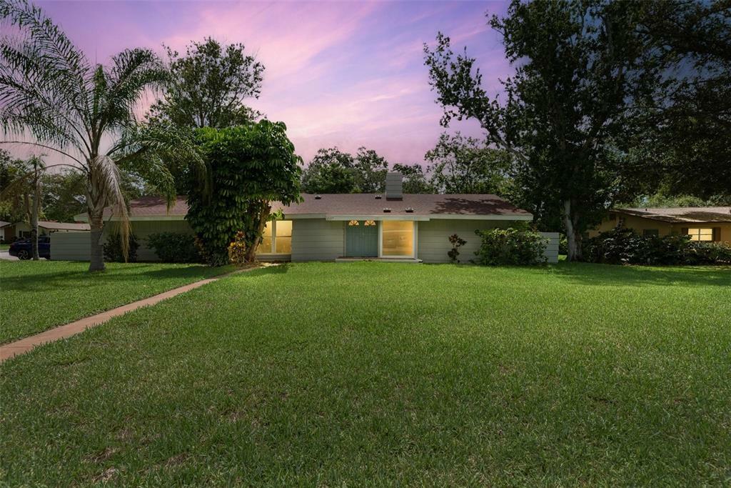 Property Photo:  1537 Oak Lane  FL 33764 