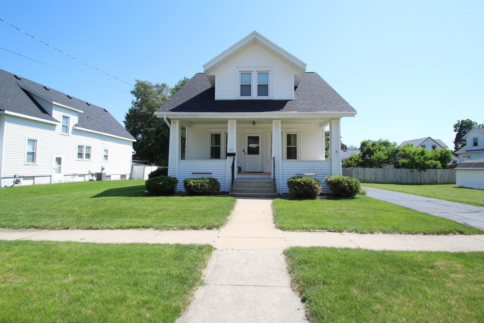 Property Photo:  717 Charles St  WI 53538 