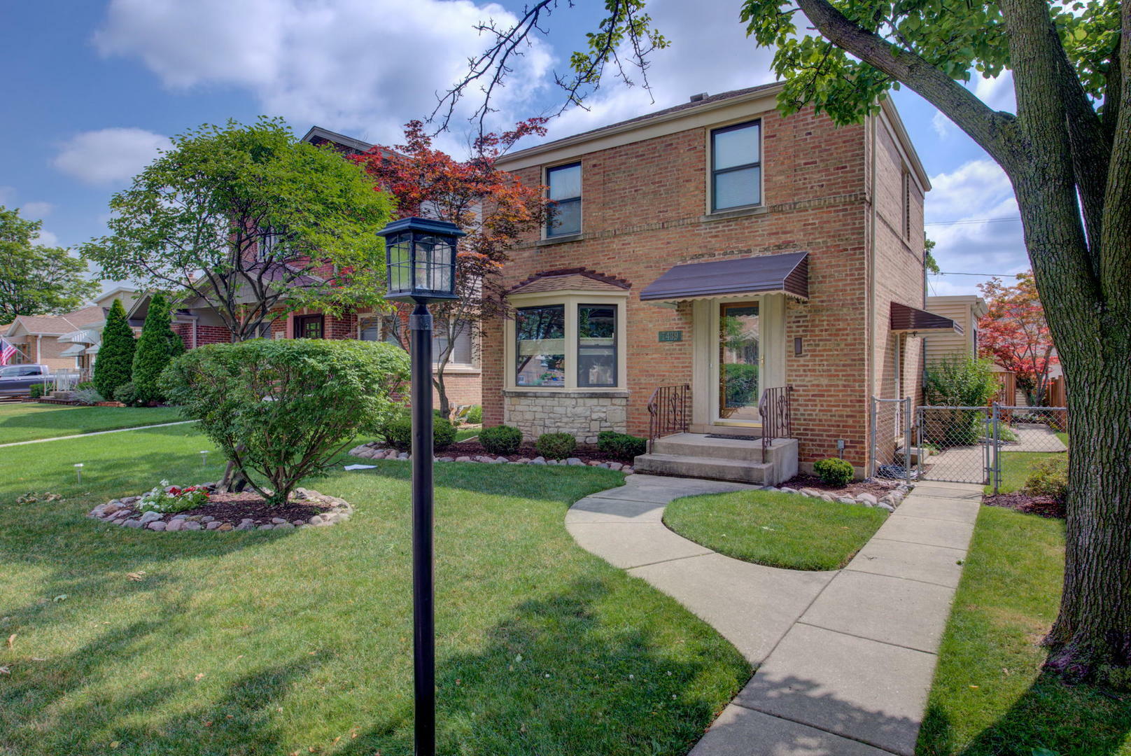 Property Photo: 7439 N Oketo Avenue IL 60631