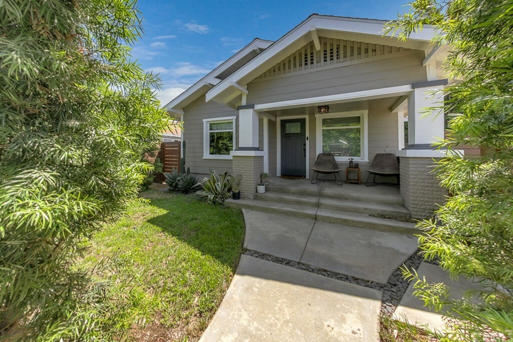 Property Photo:  744 Redondo Avenue  CA 90804 