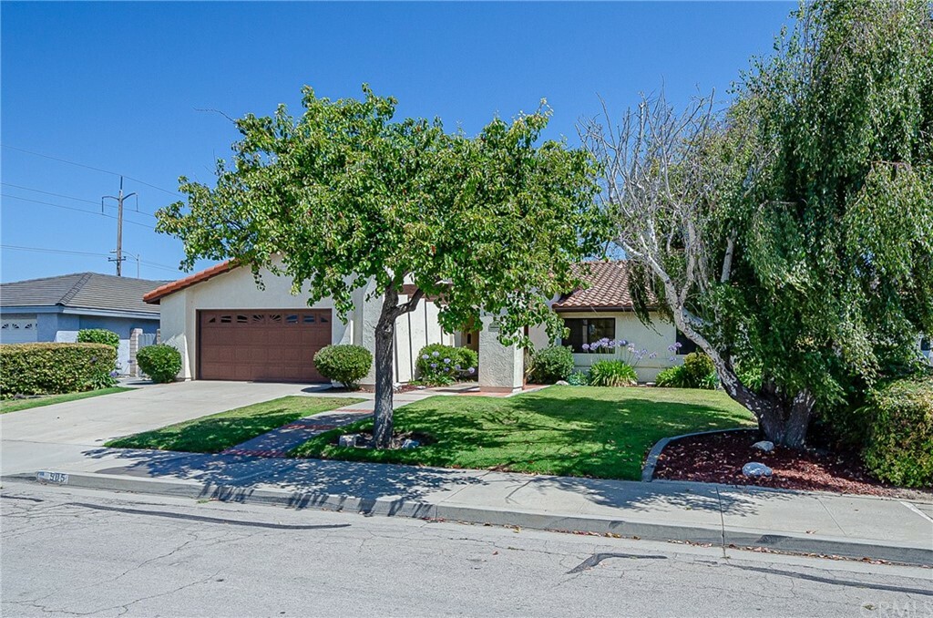 Property Photo: 505 Countrywood Court CA 93436