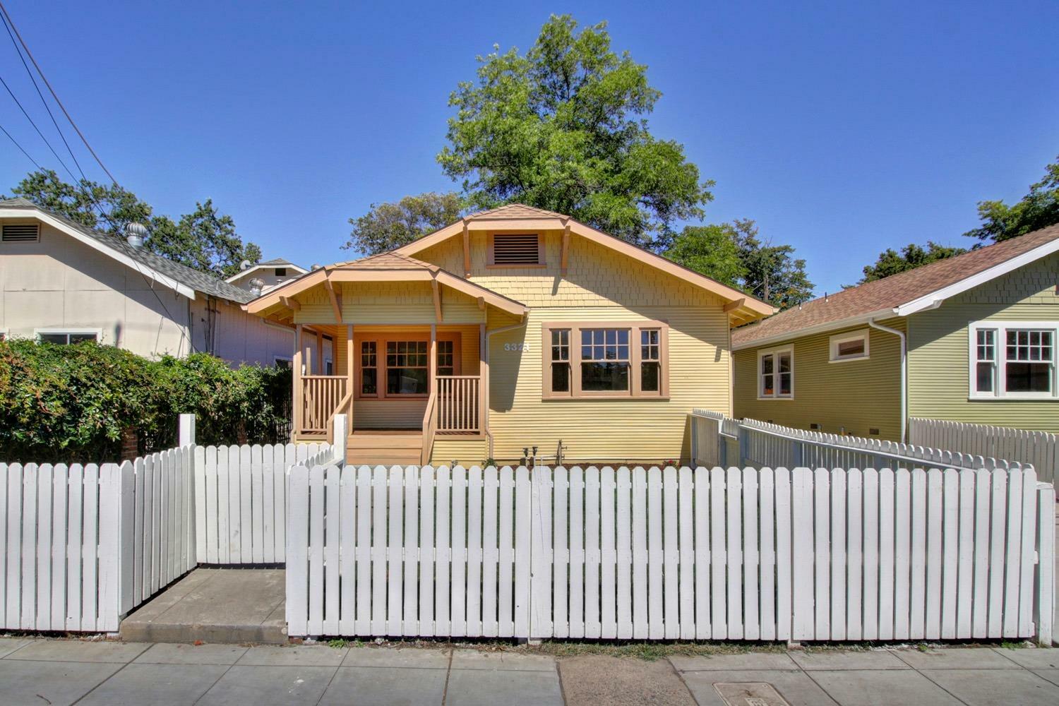 Property Photo:  3321 Franklin Boulevard  CA 95818 