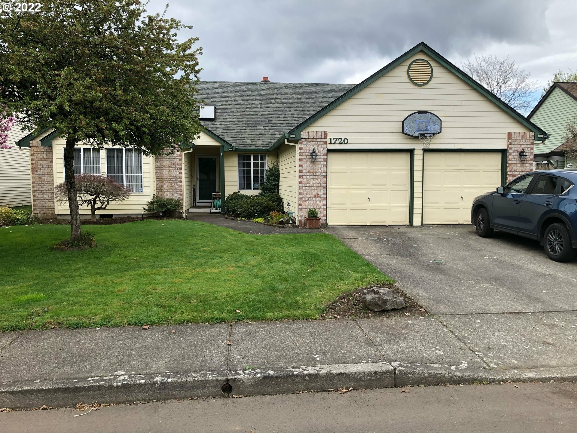 Property Photo:  1720 SE 163rd Pl  WA 98683 