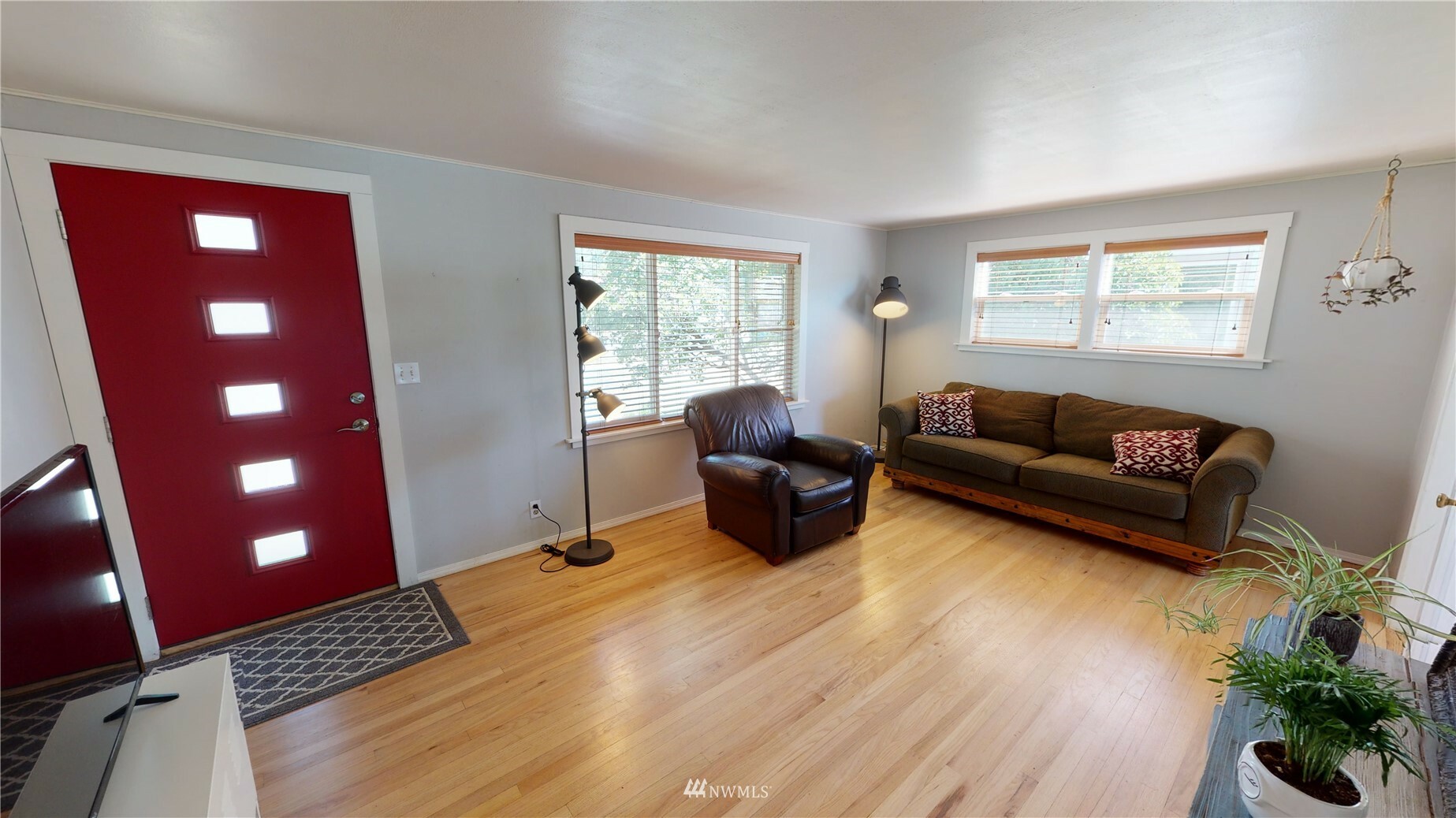 Property Photo:  808 E Seattle Avenue  WA 98926 