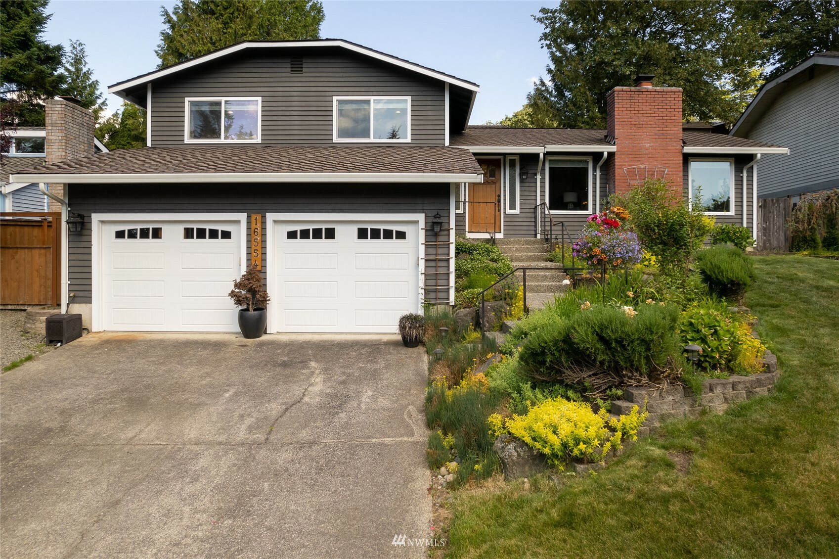 Property Photo:  16554 162nd Place SE  WA 98058 