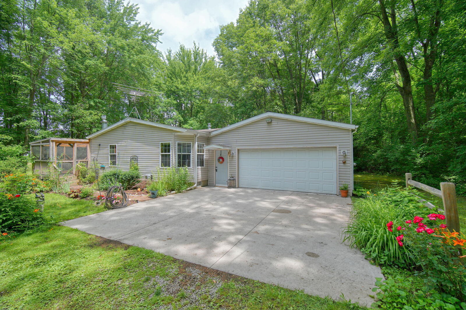 Property Photo: 6900 King Road MI 49283