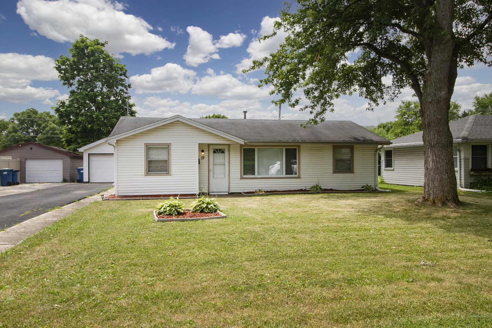 Property Photo:  19 Jordan Drive  IL 60914 