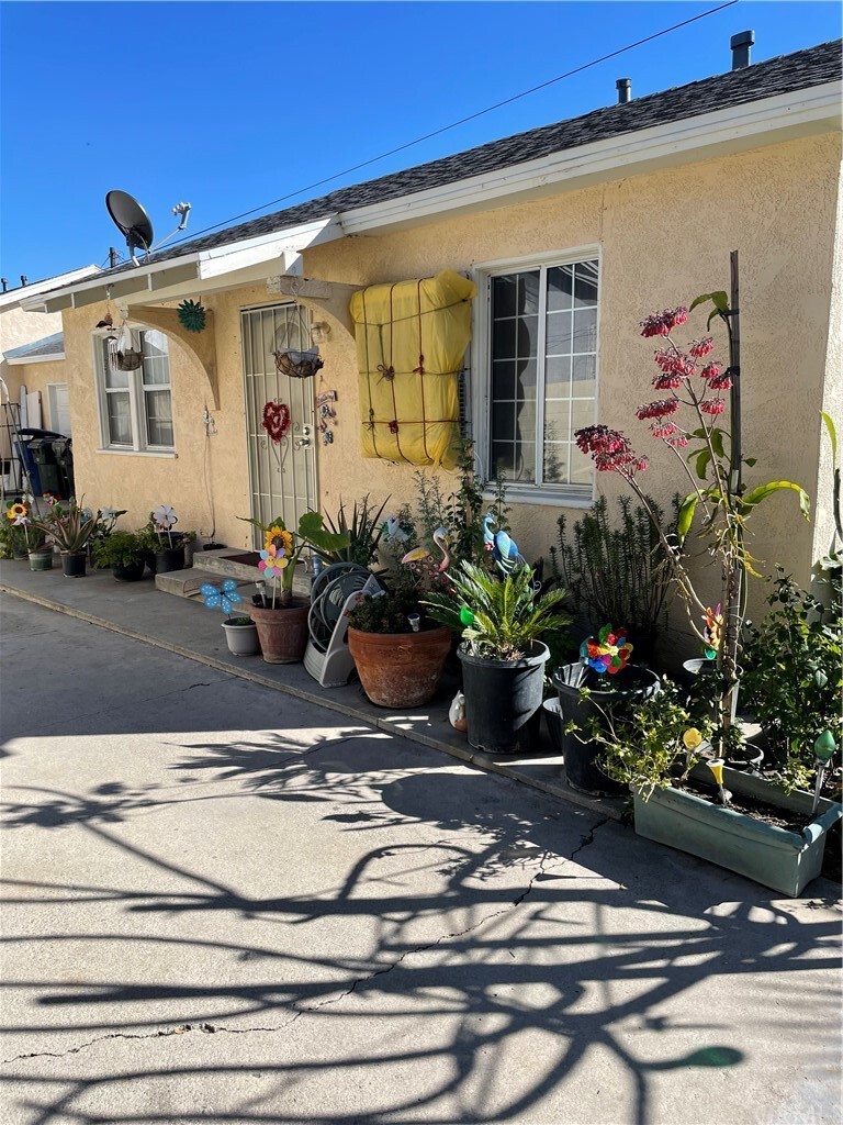 Property Photo: 1275 Davidson Avenue CA 92411