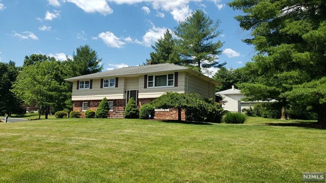 2 White Oak Lane  Montville Township NJ 07045 photo