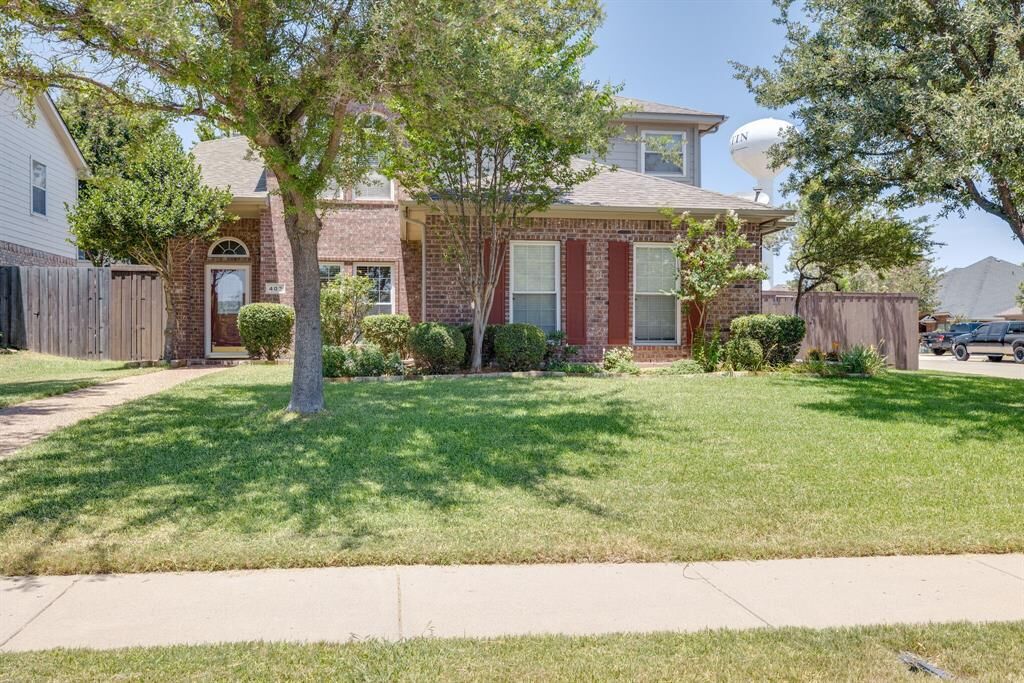 Property Photo: 402 Ridge Drive TX 76247
