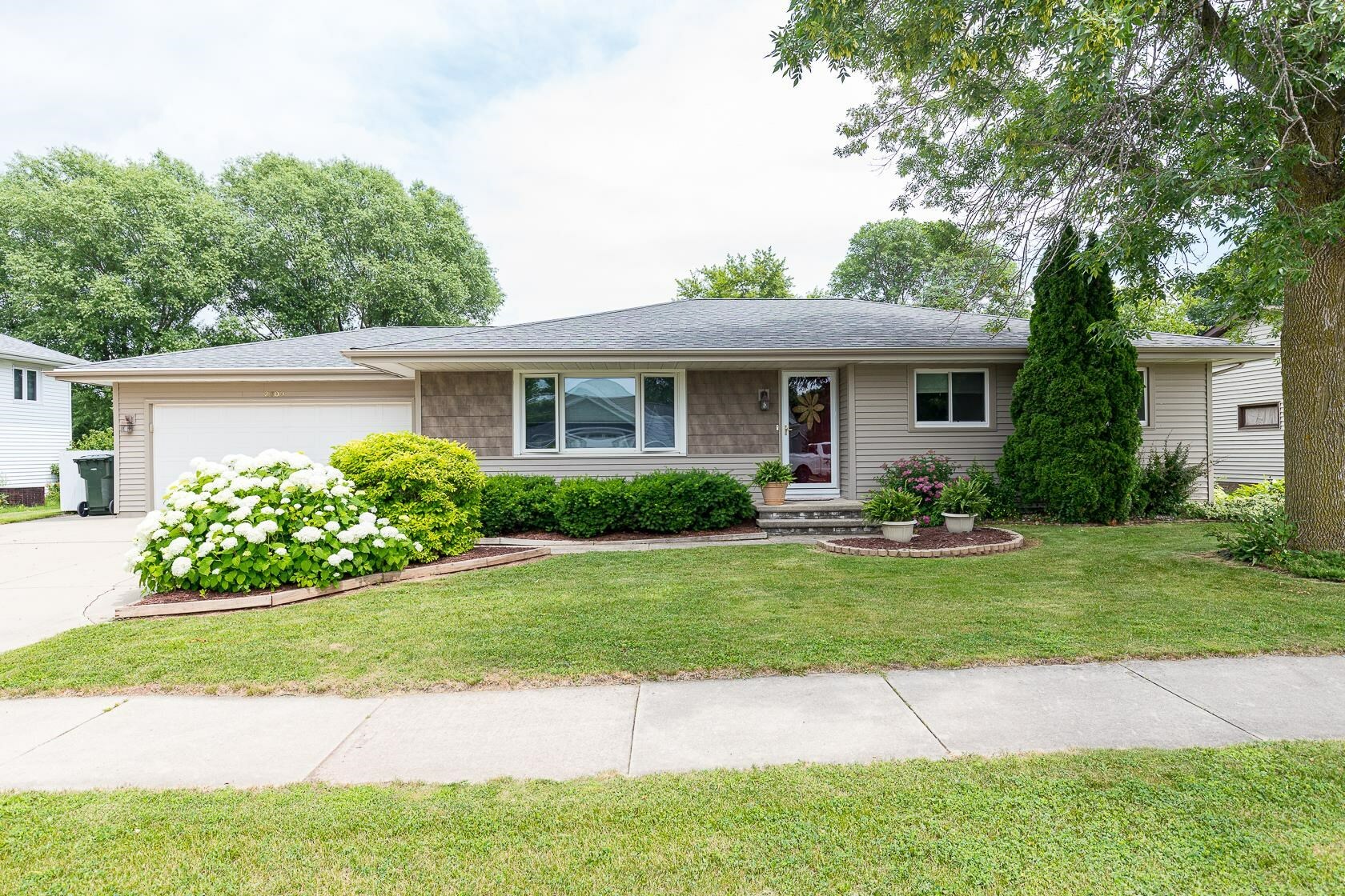 Property Photo: 2800 Sullivan Avenue WI 54130