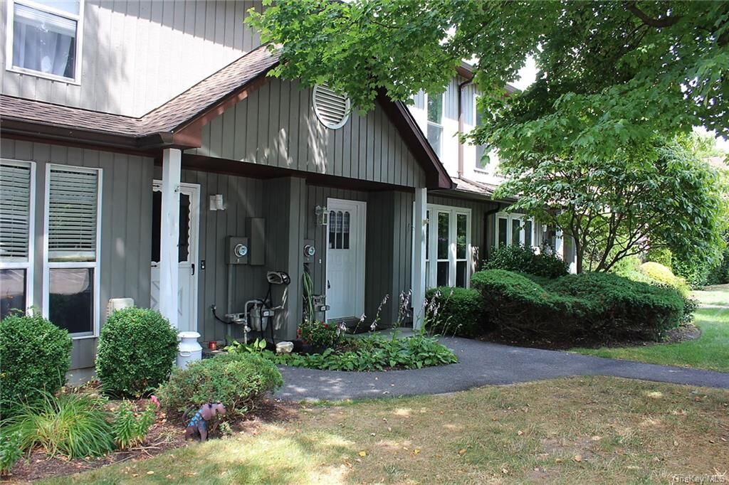 Property Photo:  103 Hemlock Circle  NY 10566 