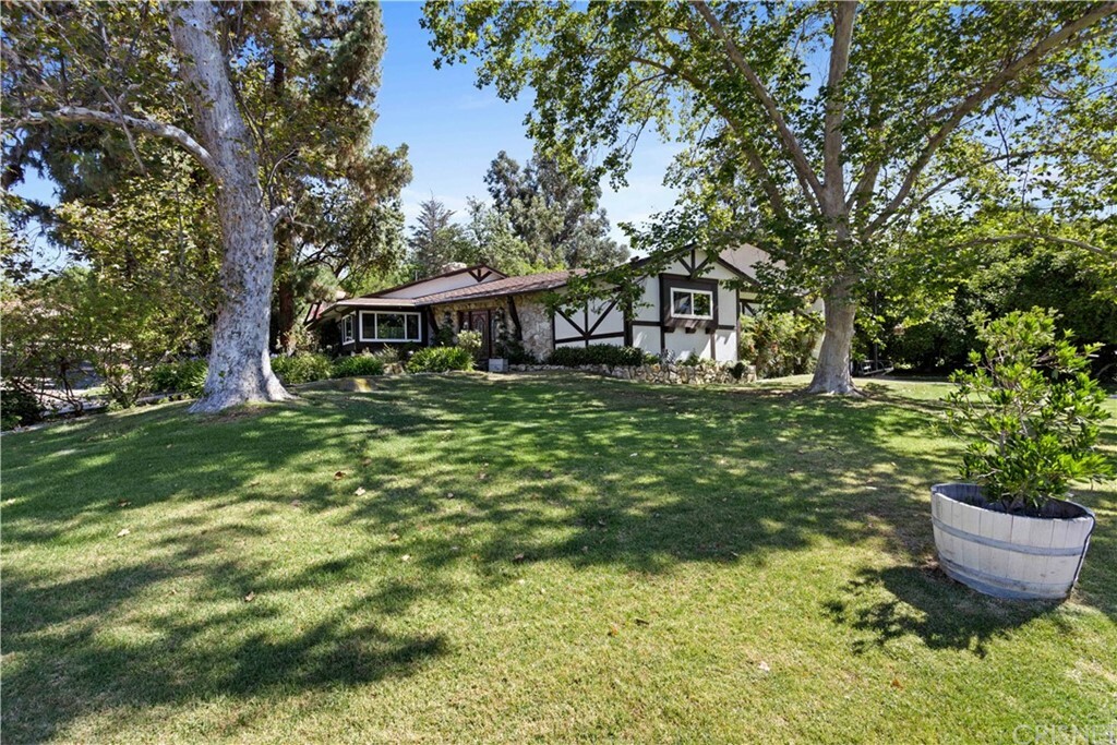 Property Photo:  18965 San Jose Street  CA 91326 