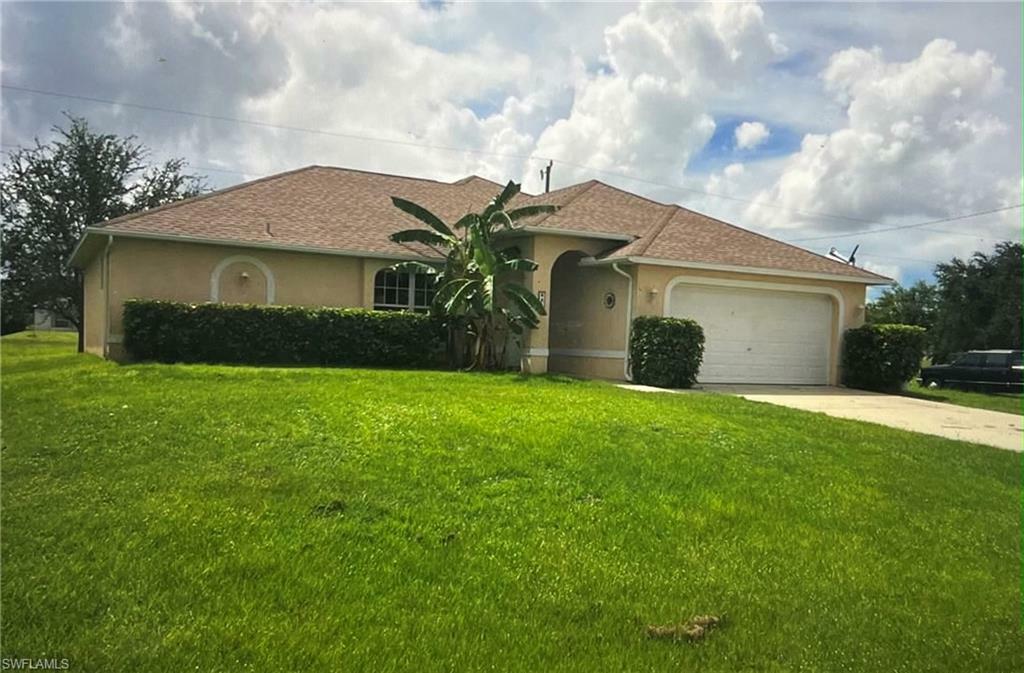 Property Photo:  846 NE 7th Ave  FL 33909 