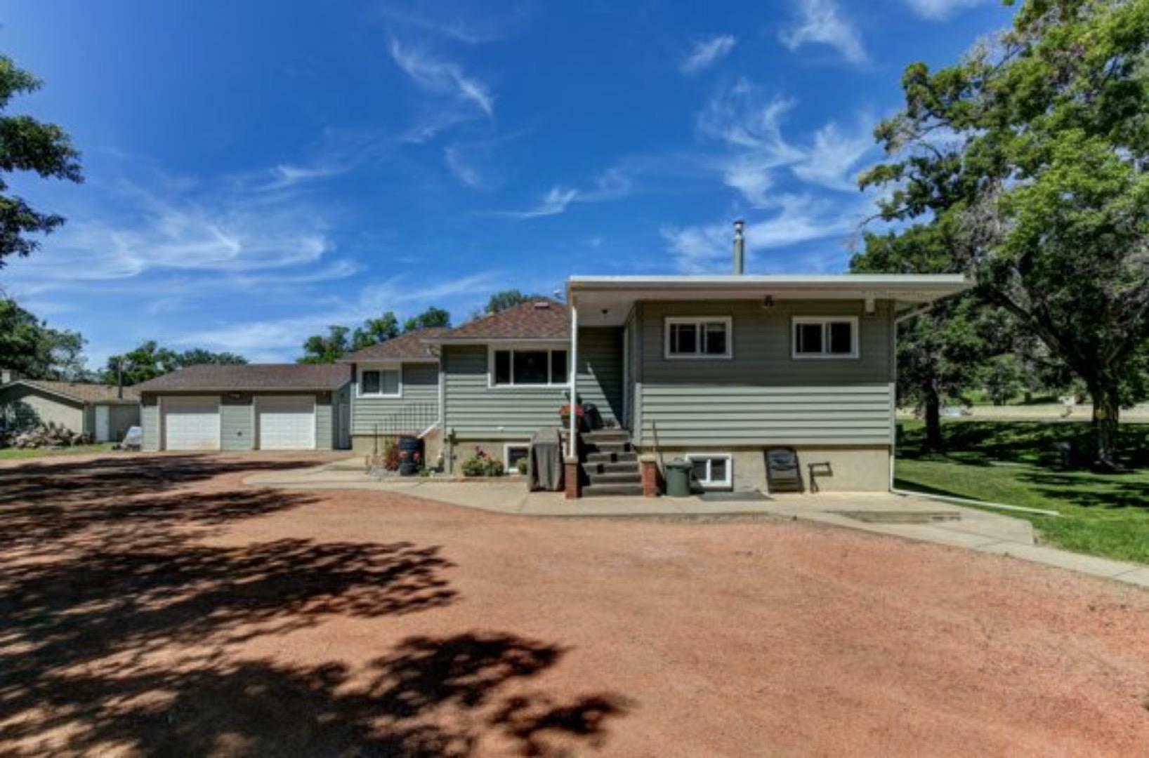 Property Photo: 701 North Dinosaur Trail AB T0J 0Y1