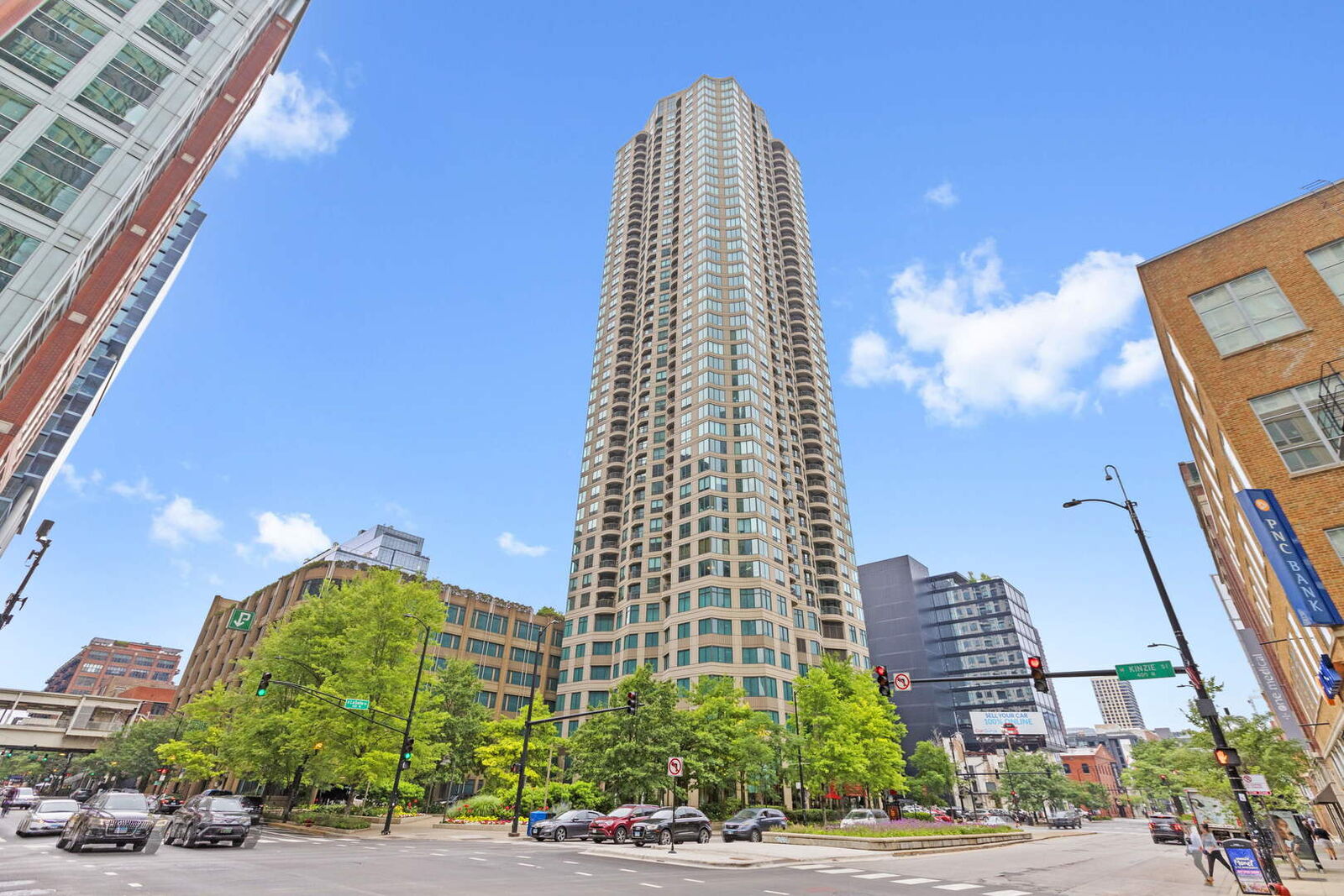 Property Photo:  400 N La Salle Street 2004  IL 60654 