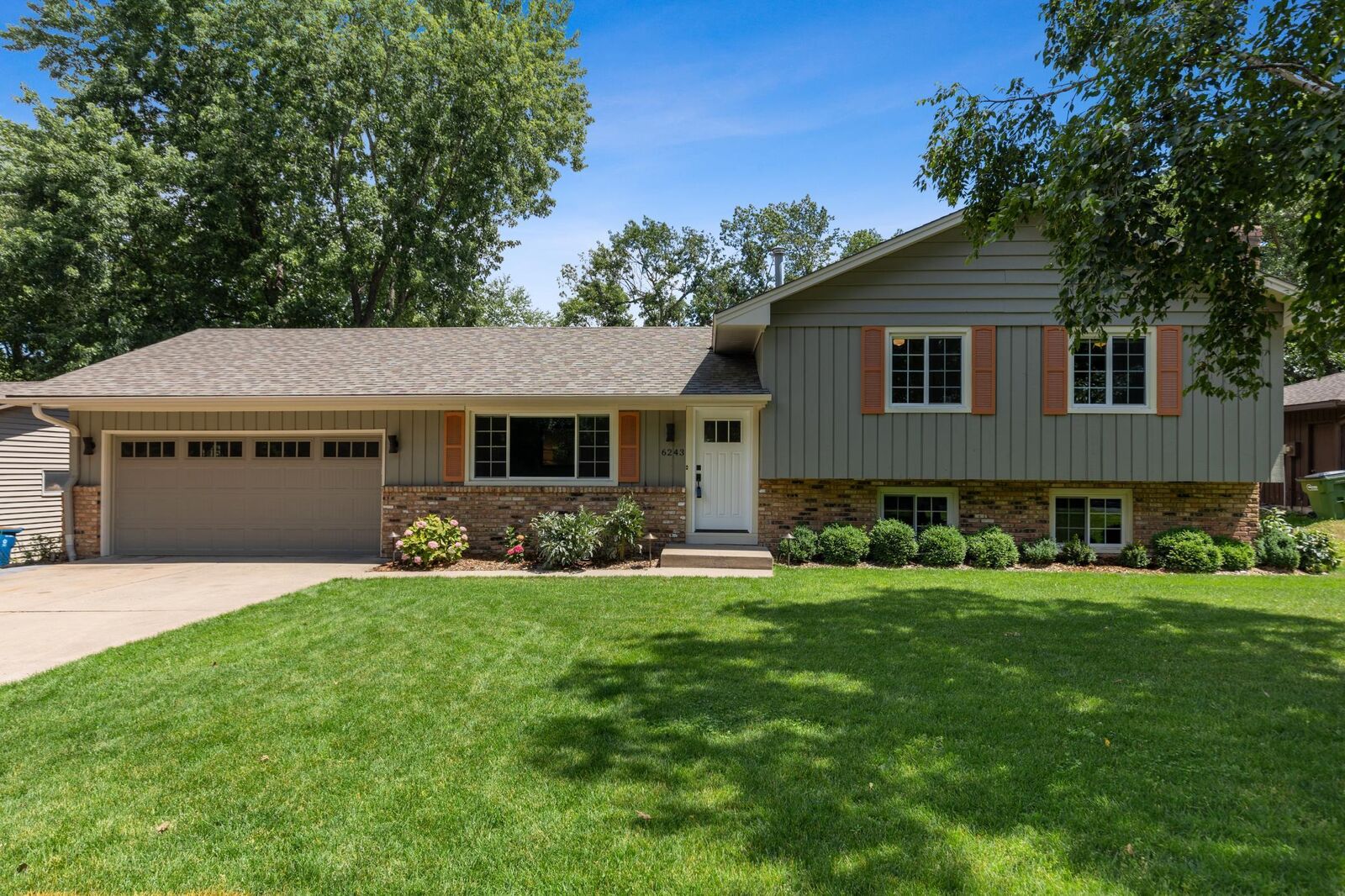 Property Photo:  6243 Kerry Lane NE  MN 55432 