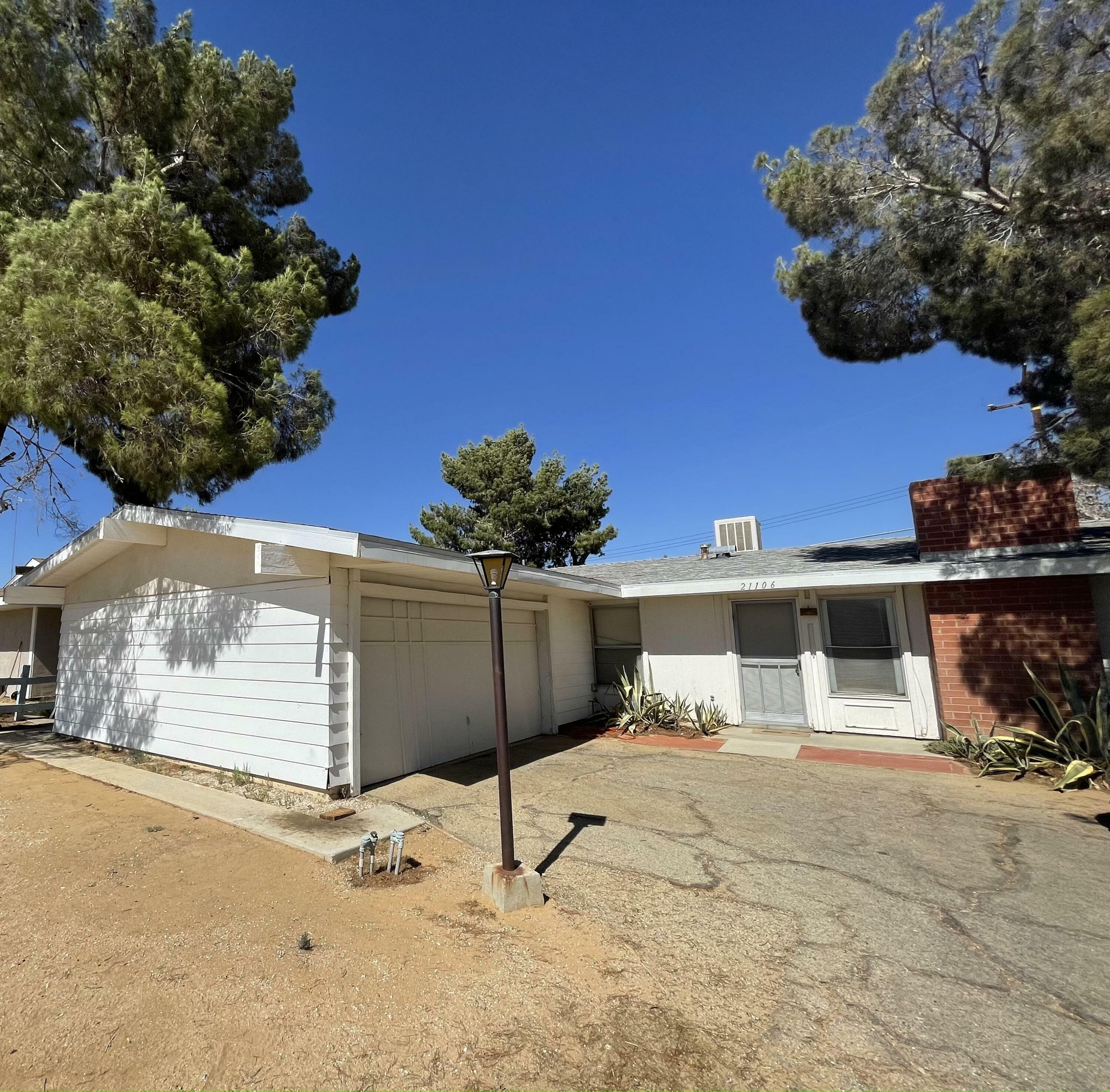 Property Photo:  21106 78th Street  CA 93505 