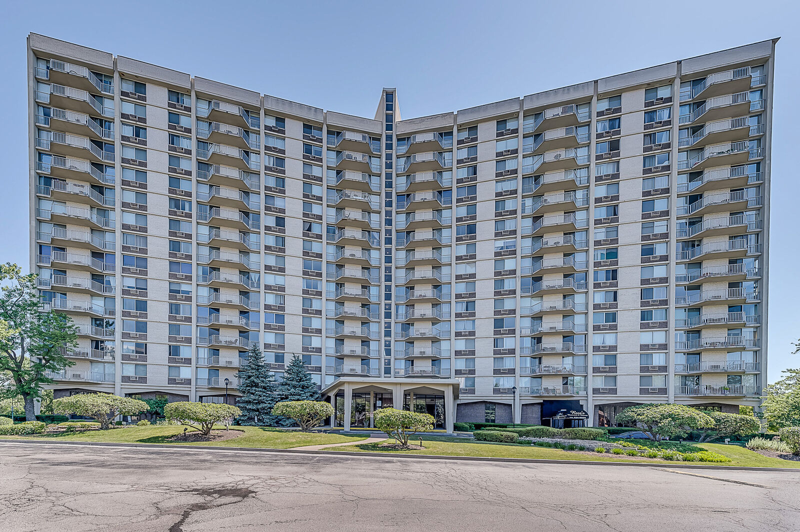Property Photo:  40 N Tower Road 15M  IL 60523 