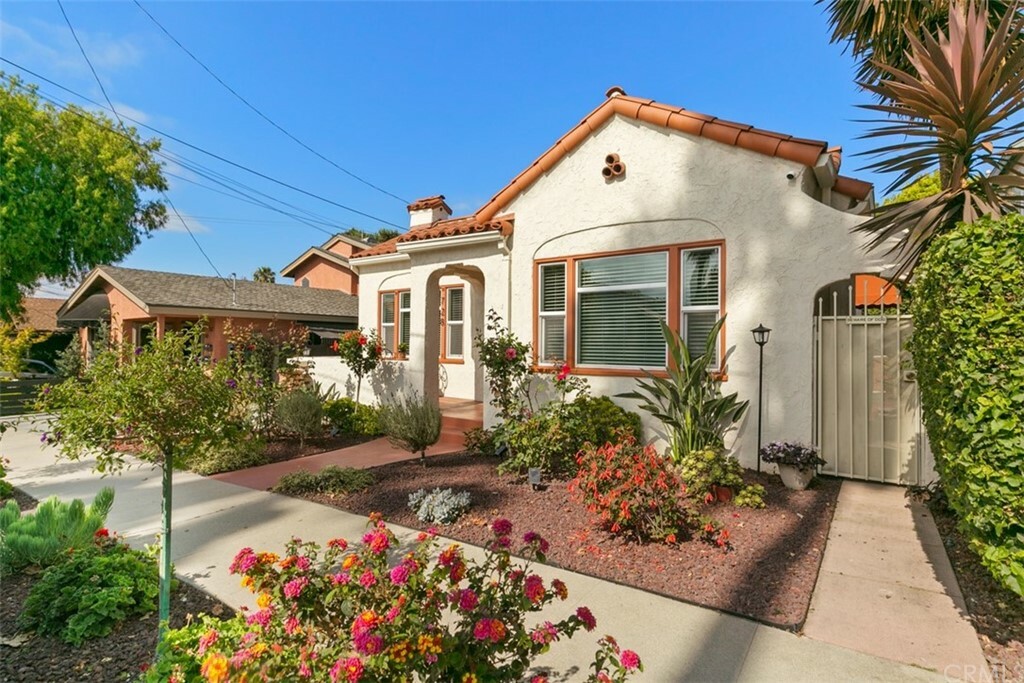 Property Photo:  728 Belmont Avenue  CA 90804 