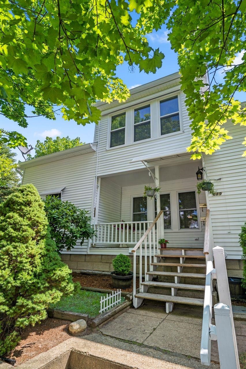 Property Photo: 689 Rimmon Street NH 03102
