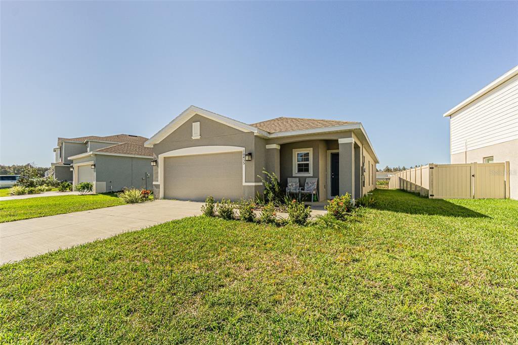 Property Photo:  10435 Hawks Landing Drive  FL 34638 