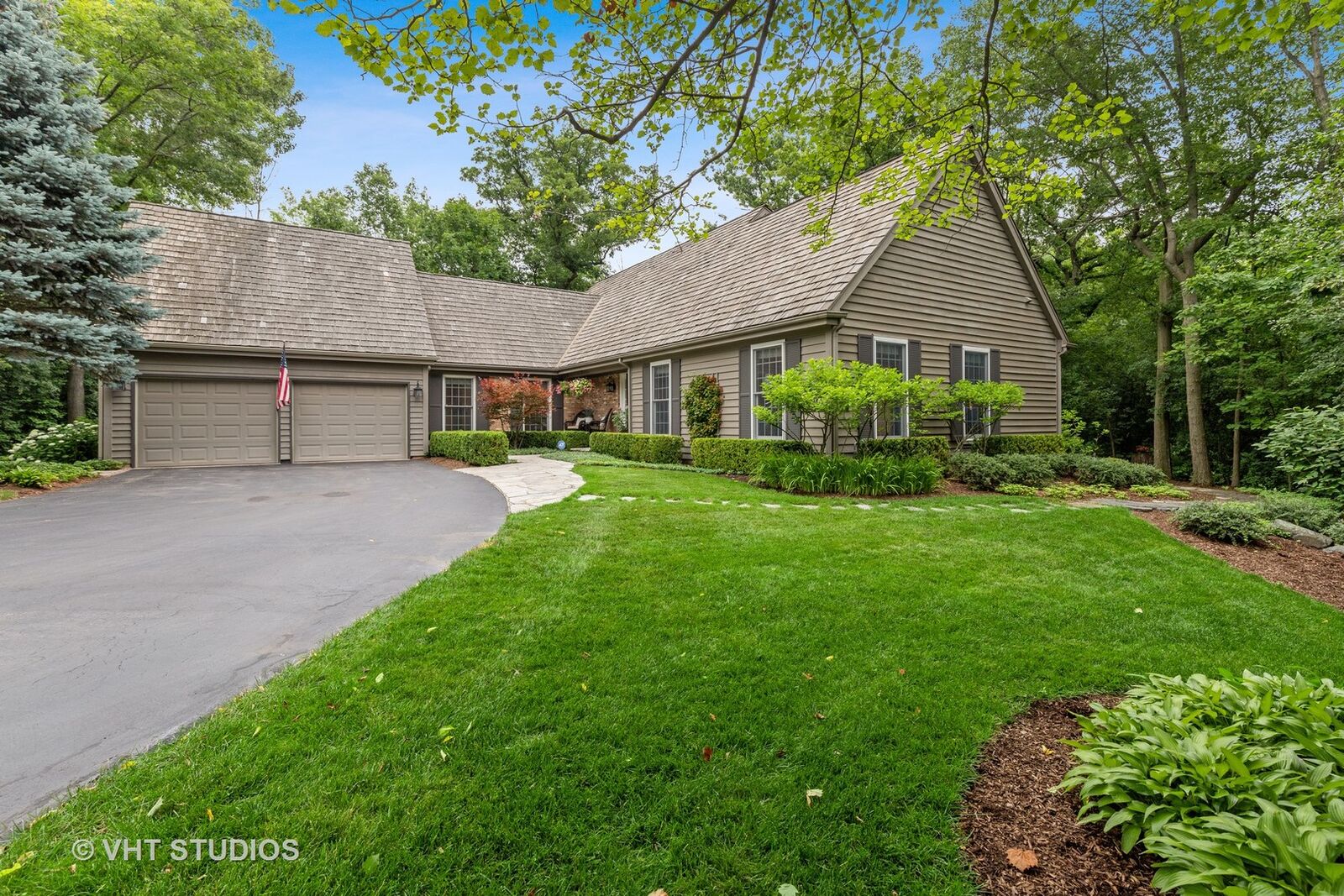 Property Photo:  180 Ashington Circle  IL 60044 