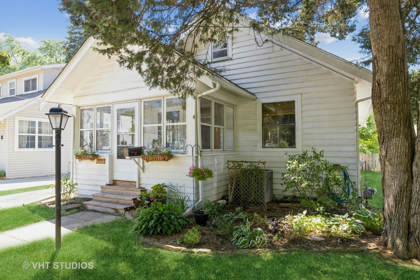 Property Photo: 829 Hinman Street IL 60505