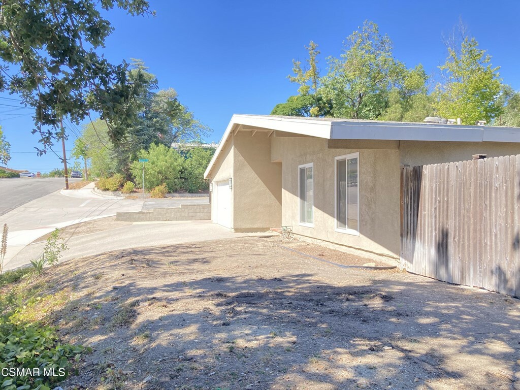 Property Photo:  894 Sheffield Place  CA 91360 