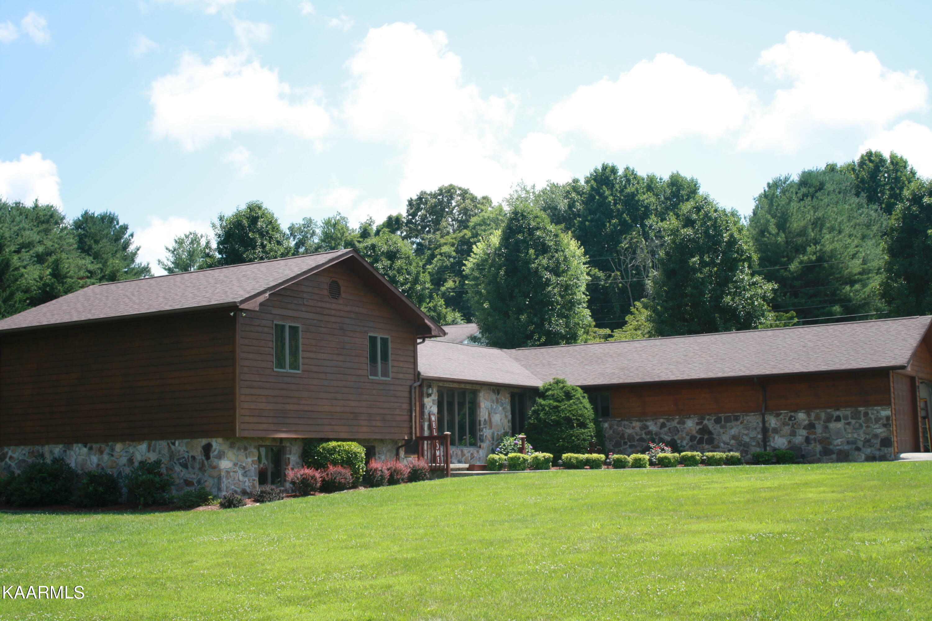 Property Photo:  185 White Oak Lane Lane  TN 37879 