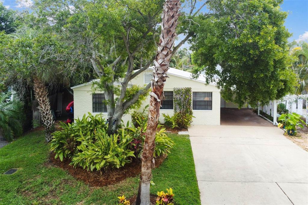 Property Photo: 16103 2nd Street E FL 33708
