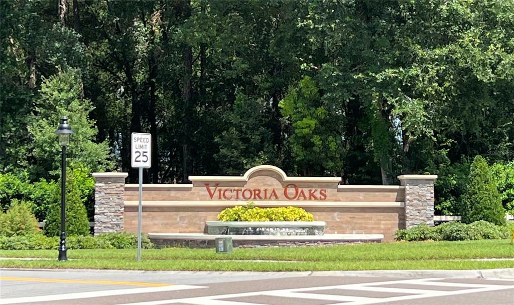 Property Photo:  160 Victoria Oaks Boulevard  FL 32724 