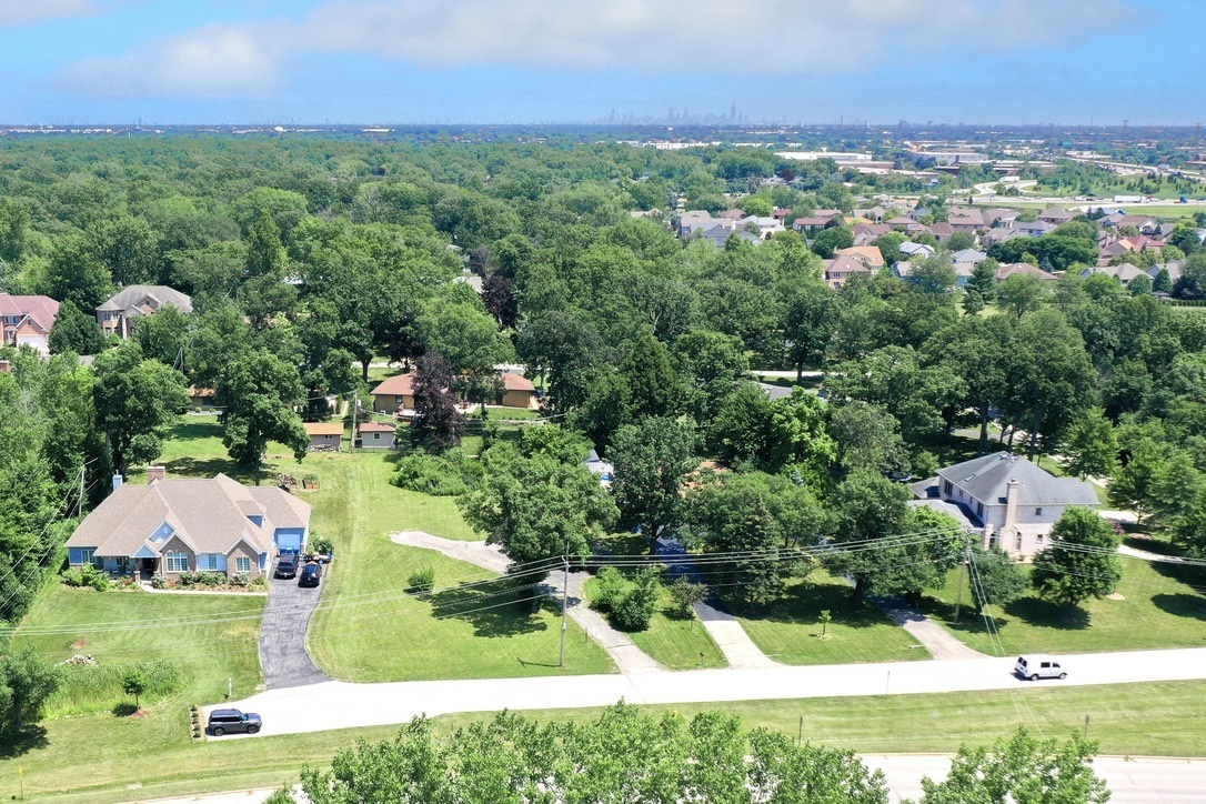 Property Photo:  225 N Wood Dale Road  IL 60101 