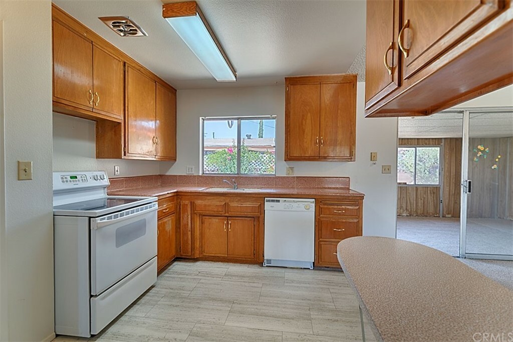 Property Photo: 100 Vivian Lane CA 92543