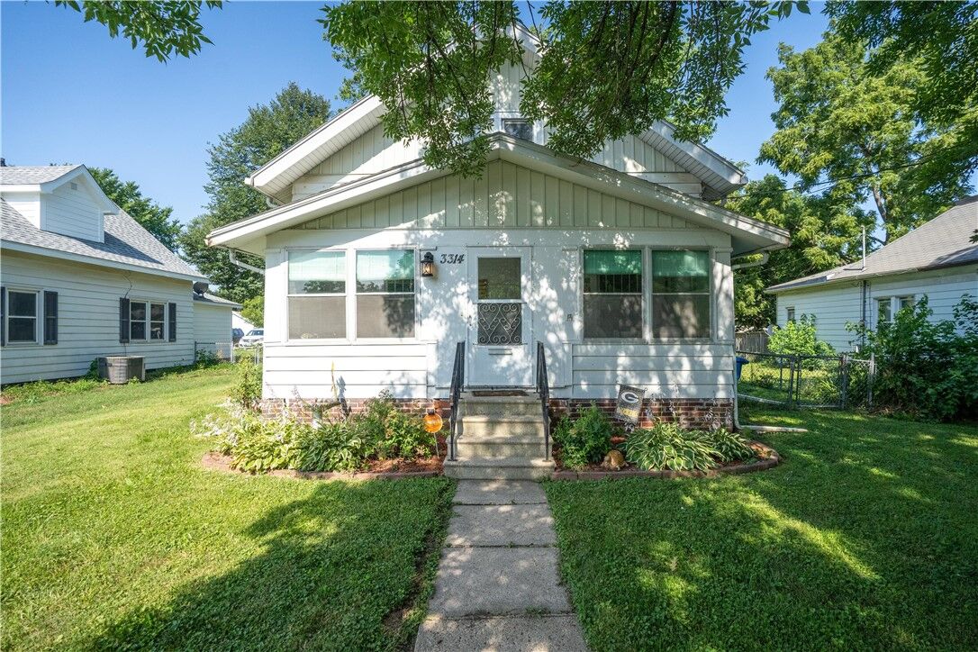 Property Photo: 3314 Oxford Street IA 50313