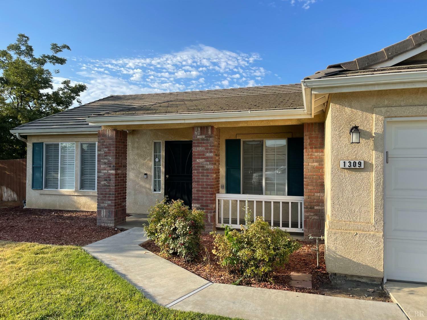 Property Photo:  1309 Summerwind Drive  CA 93245 