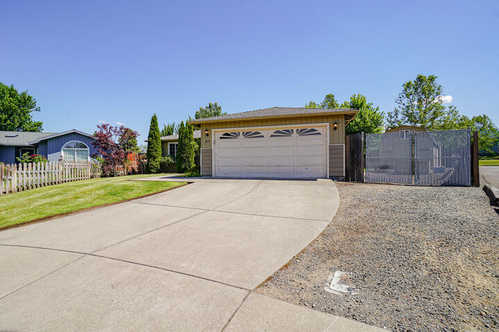 1431 Ridgepine Way  Medford OR 97501 photo